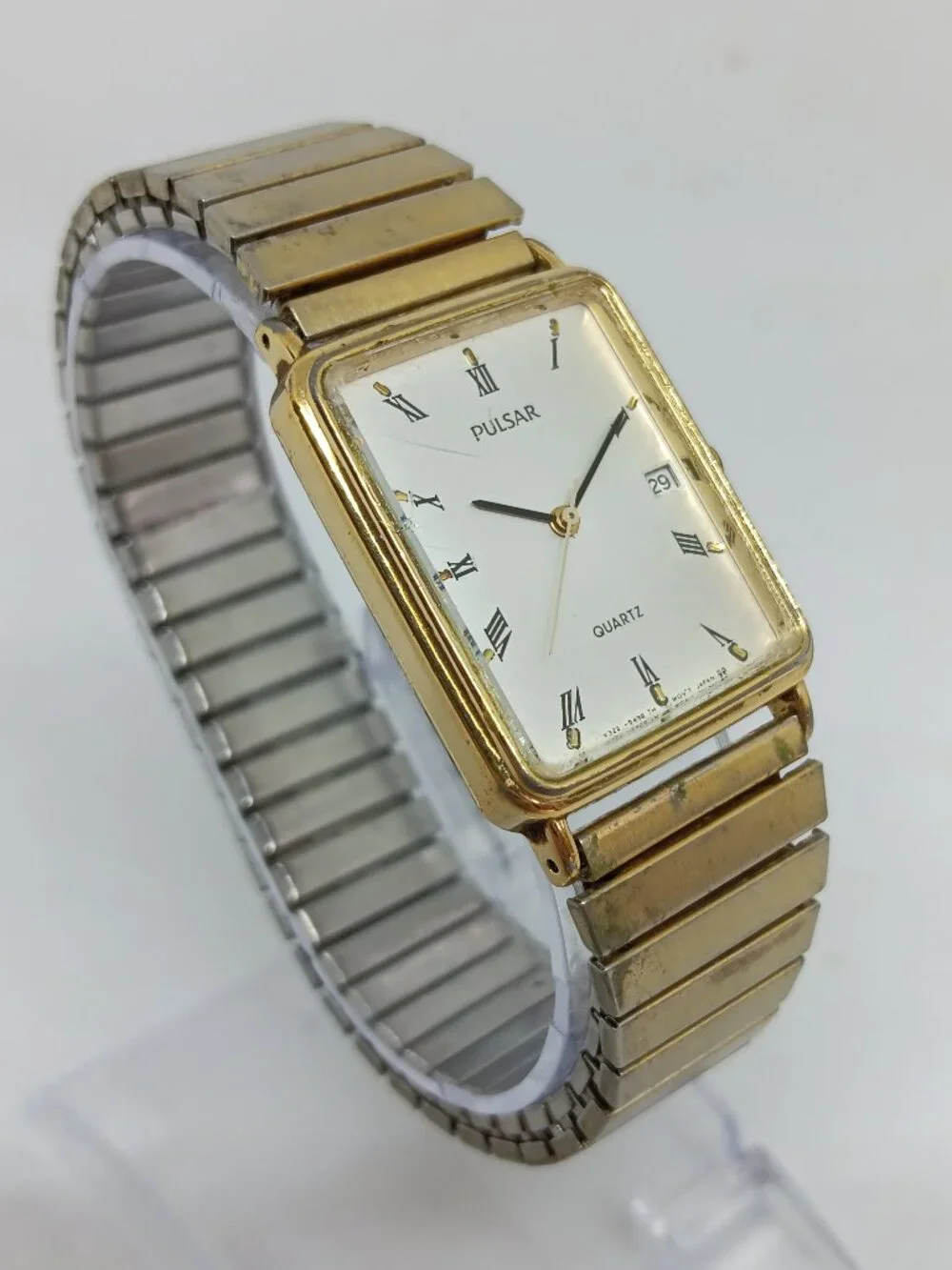 VINTAGE 1988 Pulsar V322-5300 Women's 25 mm x 30 mm Gold Tone Quartz Tank Watch